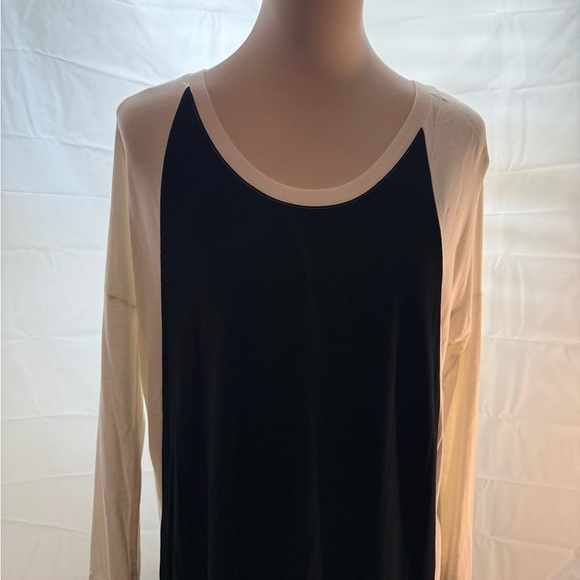 Red 23 Cream and Black Relaxed Asymmetrical Blouse - Picture 2 of 7